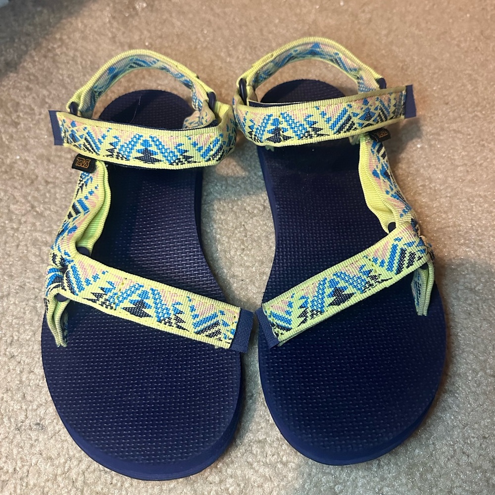 Women’s Teva. Size 9